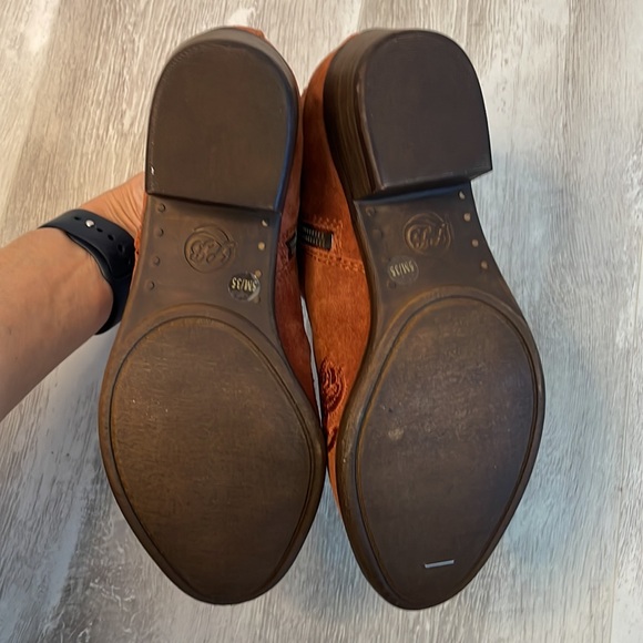 NIB Lucky Brand Basel Red Oak Oiled Suede Leather Floral Booties Boots 5 - Picture 7 of 9